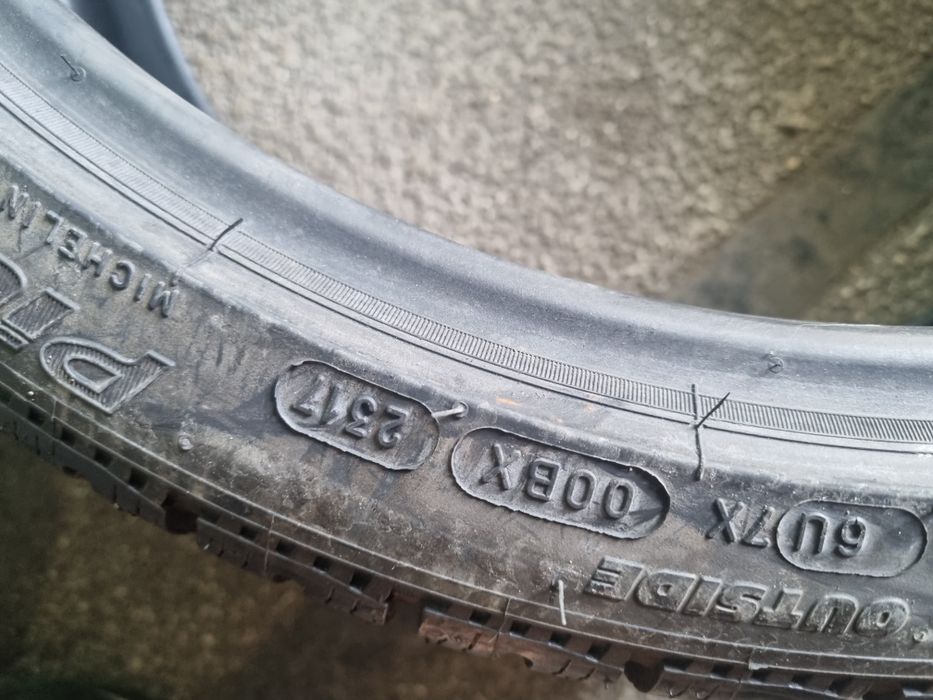 2 anvelope iarna Michelin 235 35 20 ca si noi
