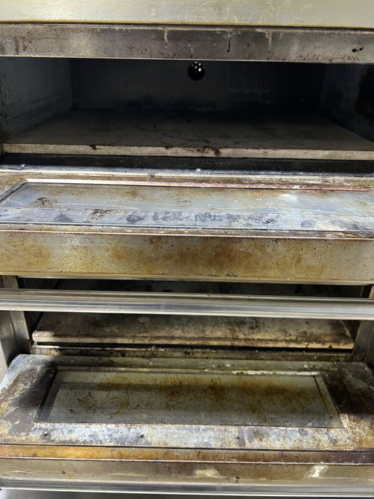 Продам б/у пицца двухярусная на 4 пиццы