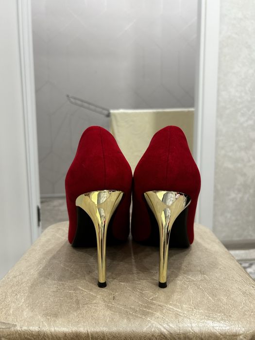 Продам туфли красные