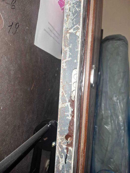 Продается входная железная дверь