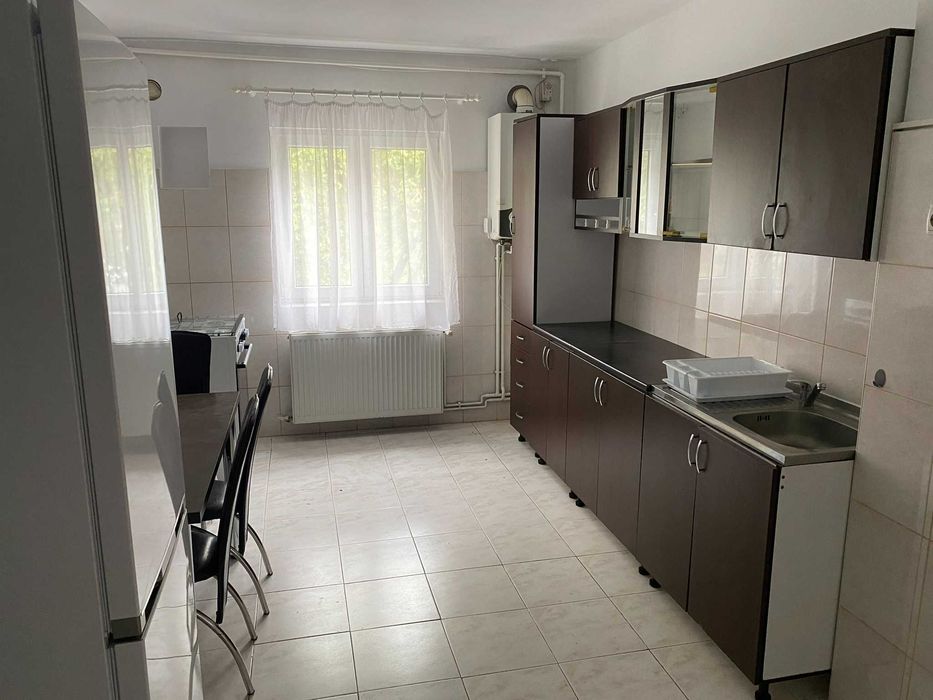 Închiriez apartament spațios cu 3 camere în Zona Soarelui, Timișoara