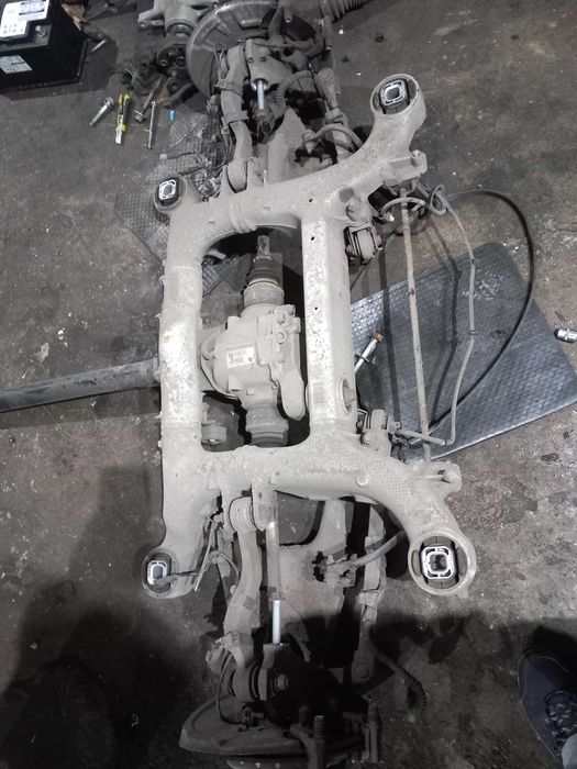 Punte grup spate fuzeta brat amortizor stanga dreapta BMW F10 F11 LCI