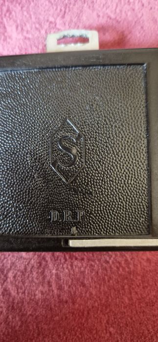 Продавам компас , ножче и фенер.