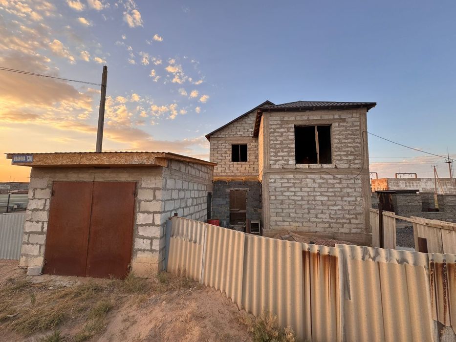 Дом двухэтажный.