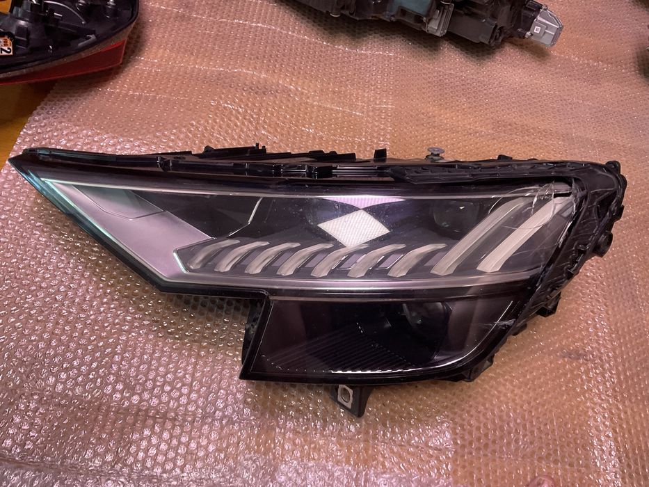 Faruri full led Q8 S Line + bara fata