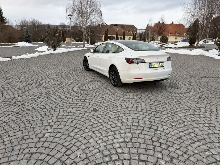 Tesla model 3 standard range+ 2019