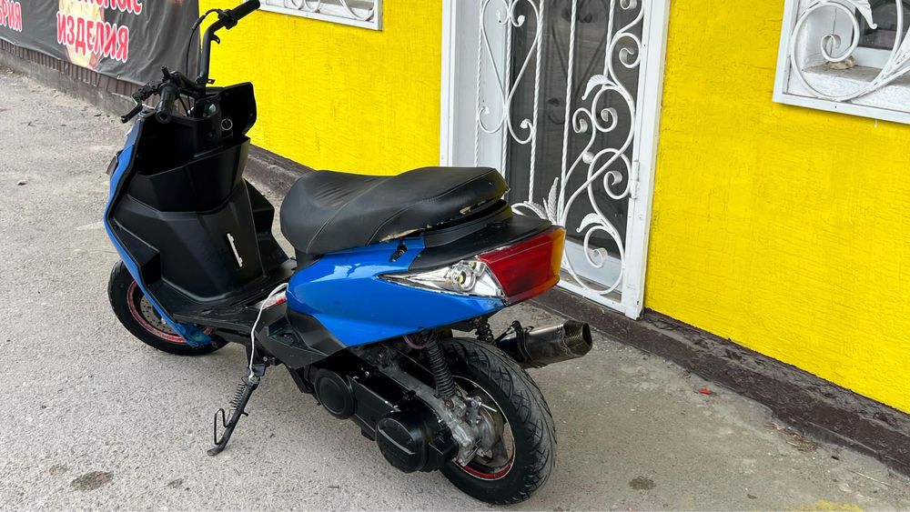 Продам мопед м8 минусы по пластику