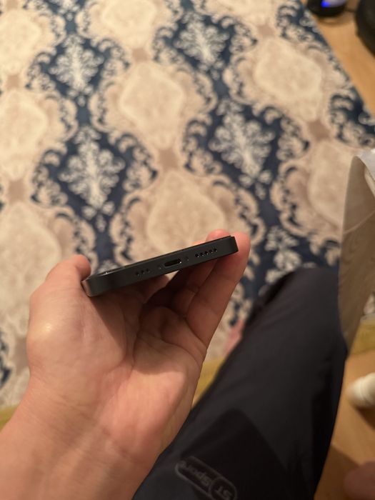 Продам iPhone 13 в идеальном состоянии