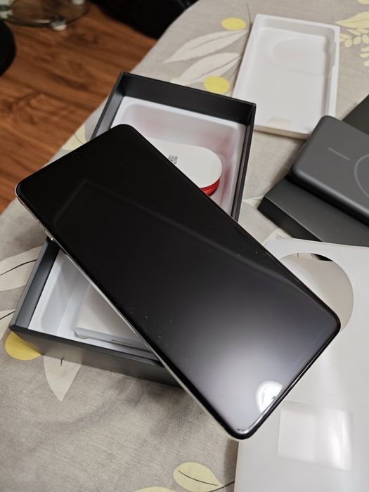 Продам OnePlus 13 12/256