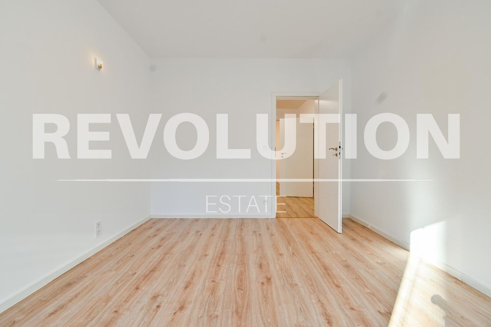 Дава се под наем Тристаен апартамент в София, Център - 80 кв.м за 900 € - Снимка #5