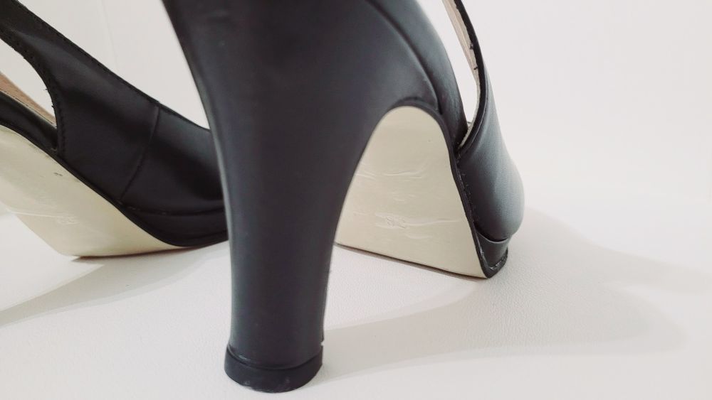 Sandale piele neagra marime 36