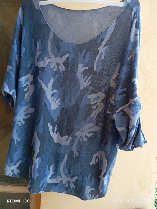 Блуза  с къс ръкав  -  безбрежно море с  блестящ кант по ръкавитте