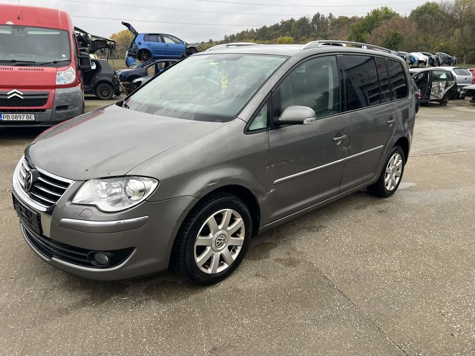 Vw toyran 2009 г 1.9 105 ks код на мотора BLS Фарове ксенон