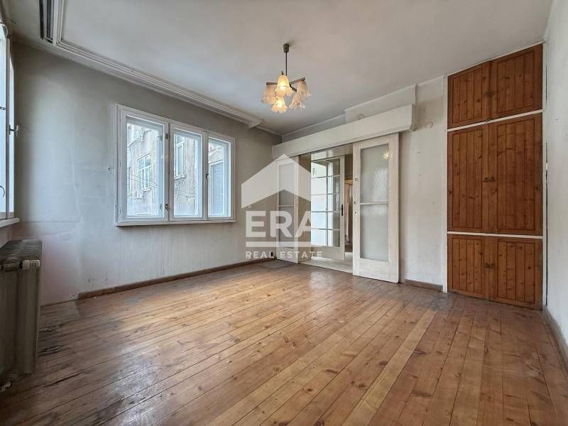 Апартамент за продажба до ул. Московска и катедрала „Свети Александър