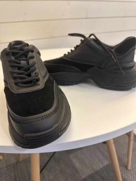 Кроссовки черные