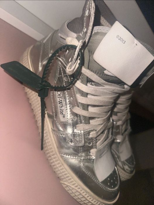 Off white silver limited edition adidasi