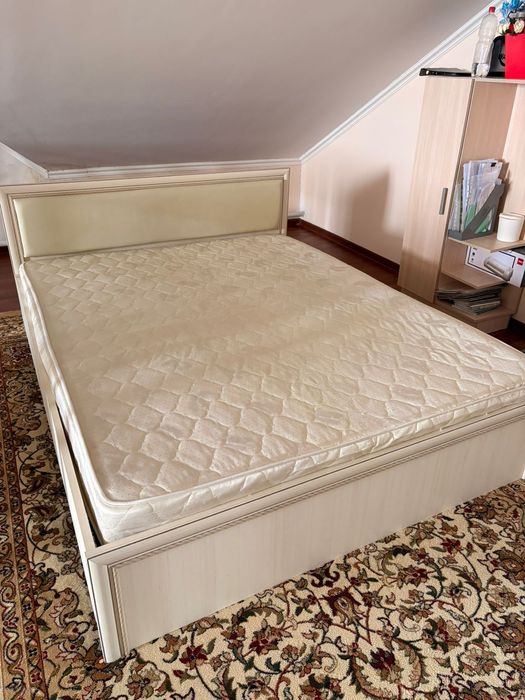 Кровать почти новая