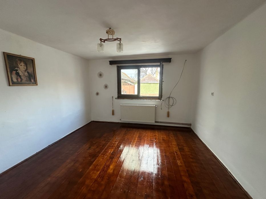 Casă de vânzare  – Prejmer, zonă liniștită, aproape de centru