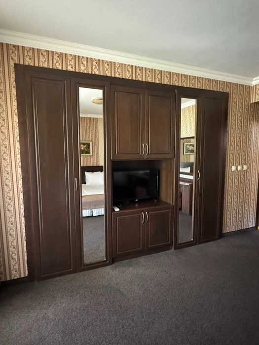 ХОТЕЛ с РЗП 1300 кв.м., работещ, град Карлово