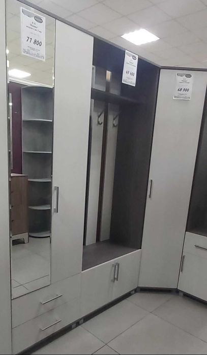 Продаю прихожую Карина