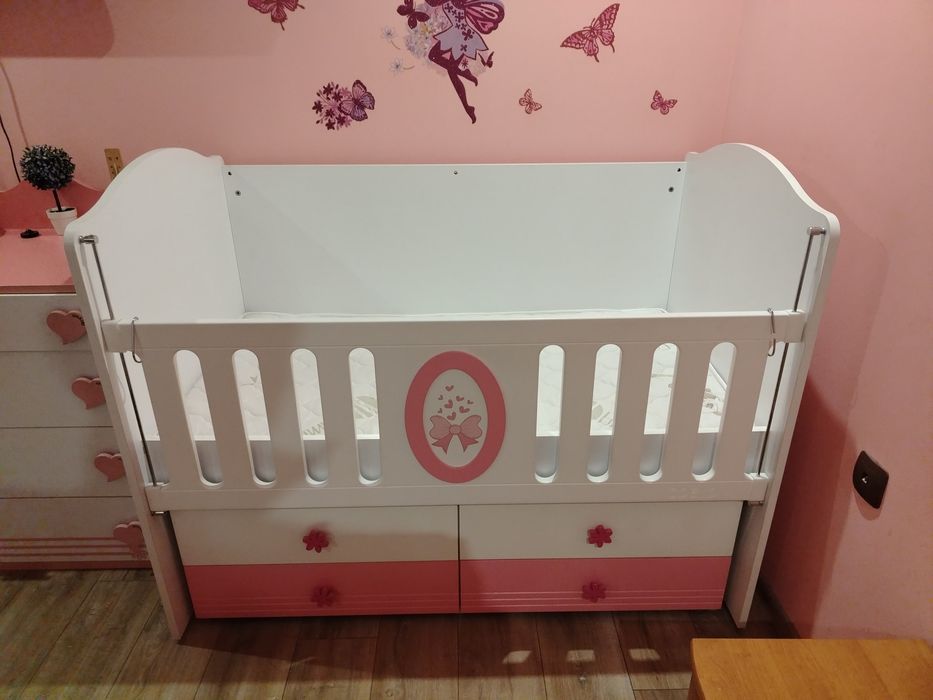 Люлееща се бебешка кошара от МДФ материал