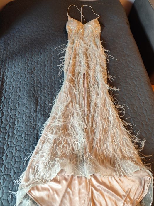 Бална рокля в нежен цвят