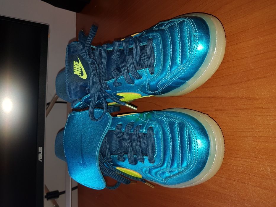 Adidas Nike