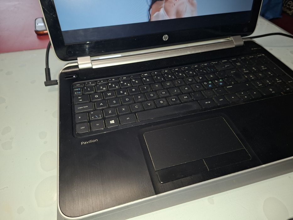 HP Pavilion 15,Dual Graphic dedicat 3 gb, 1.000 gb, 8 gb ram,Bluetooth