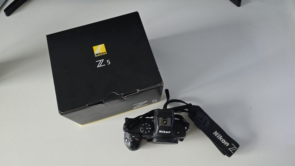 Nikon Z5 (Body) Пълен комплект, отлично състояние