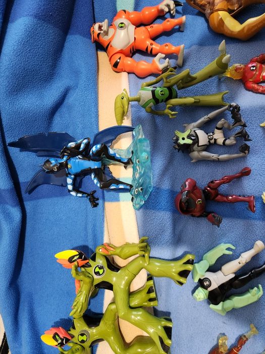 figurine rare ben 10 ,de preferat local
