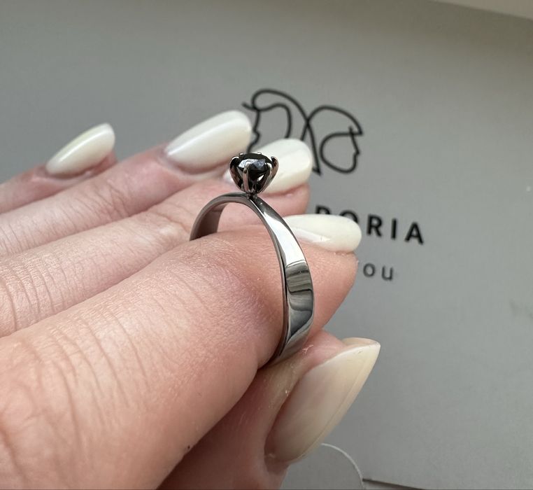 Inel Aur Alb 14K cu Diamant Negru Natural 0.25ct – Contemporia