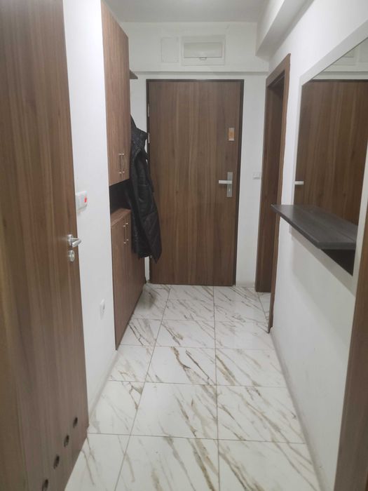 Тристаен с паркомясто