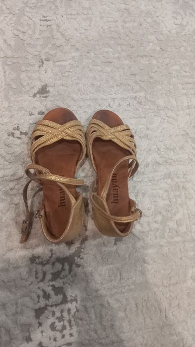 Платье для бальных танцев