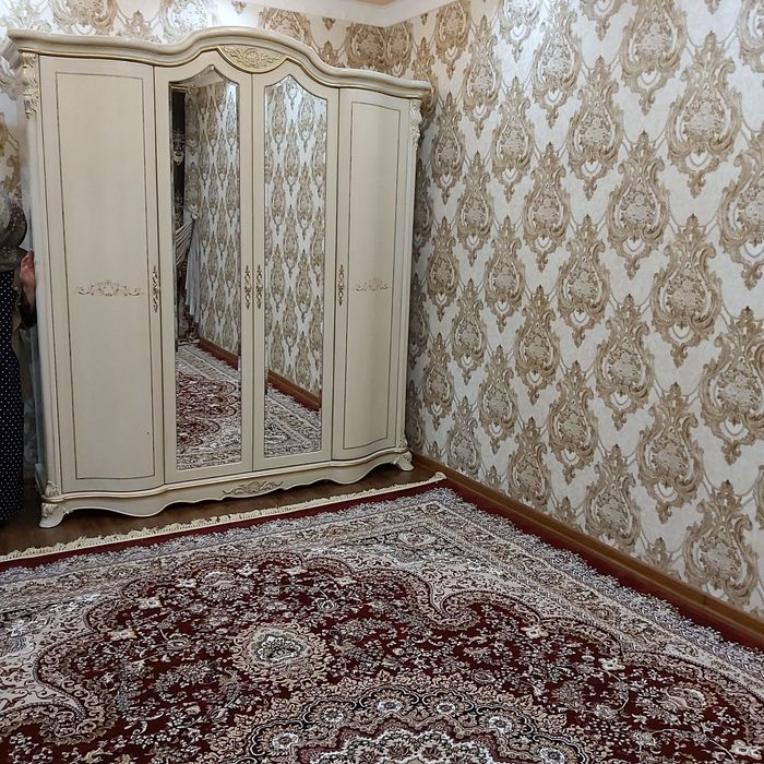 Комплект мебеллар расмда куриб турганиз хаммаси. Янгидай турипти.