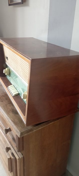 Radio cu lămpi din anii 70