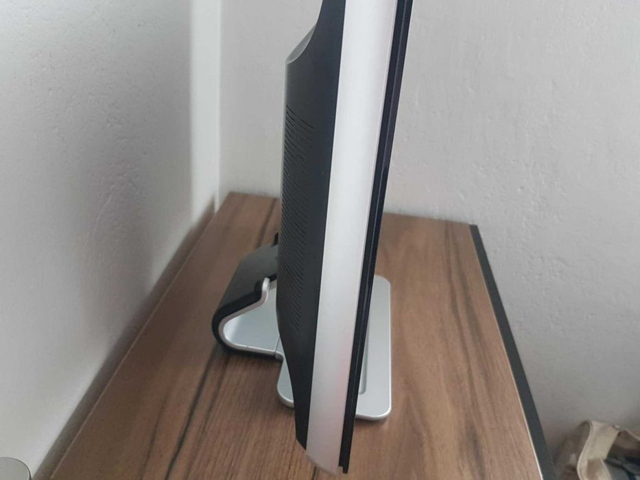 Монитор НРw2216v