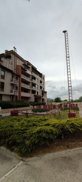 Бънджи трамплин атракцион