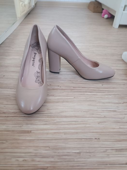 Продам платье на девушку и туфли