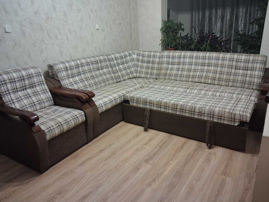 Угловой диван плюс кресло