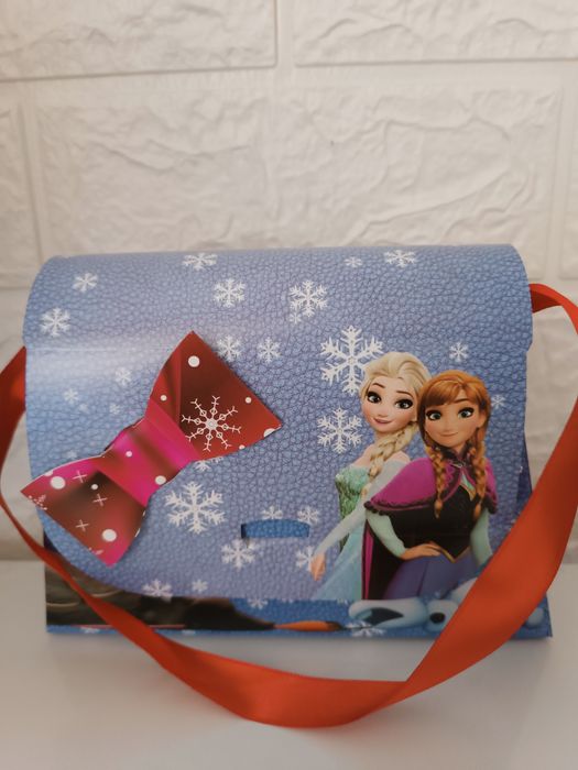 Картонени чантички за подаръци Frozen, принцесаи,Барби и други