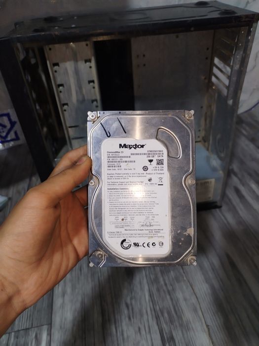 "Kompyuterning eski komponentlarini sotyapman"