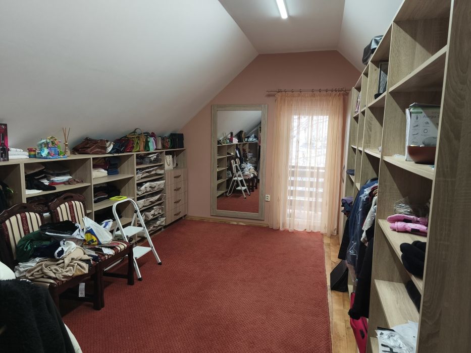 Vând casă cu teren