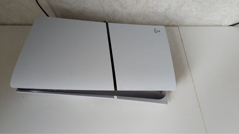 Продам PS 5 SLIM состояние отличное