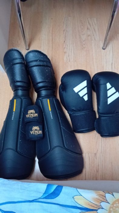 Echipament kickboxing. Manusi box (10 oz), fase box 4m, tibiere (L)