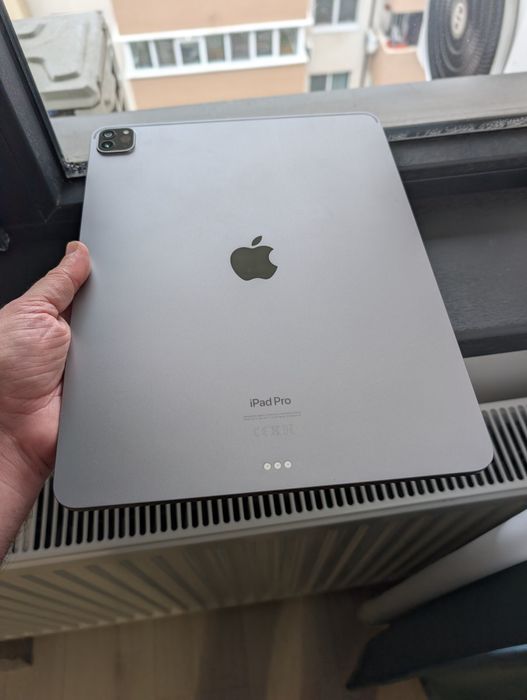 iPad Pro 12.9 6th generation 256 Gb