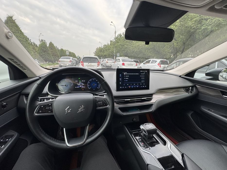 Hongqi eqm5 2021 sotiladi