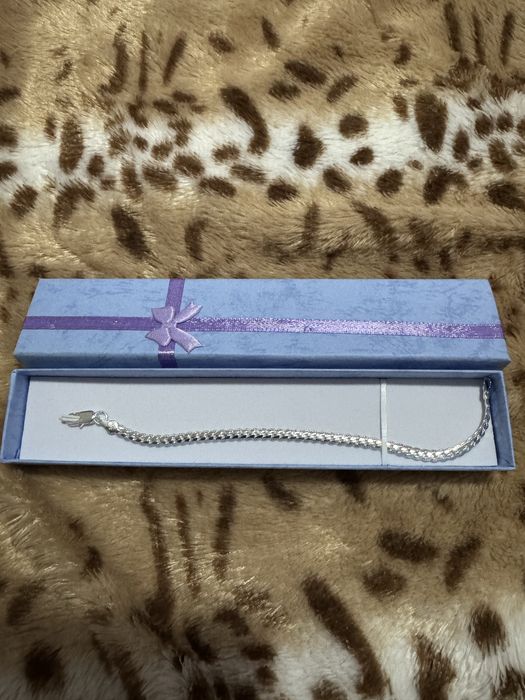 Браслет в подарочной коробке