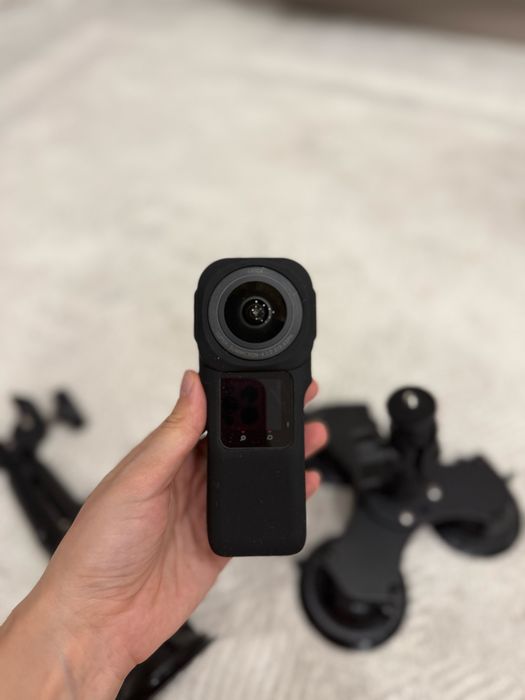 экшн камера Insta360 + селфи палка + набор