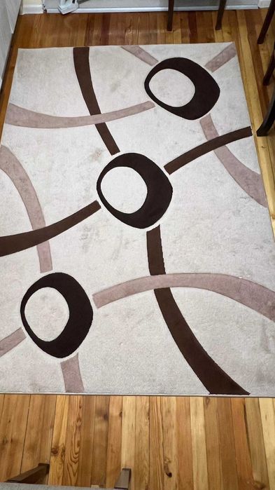 Релефен килим бежово кафяво