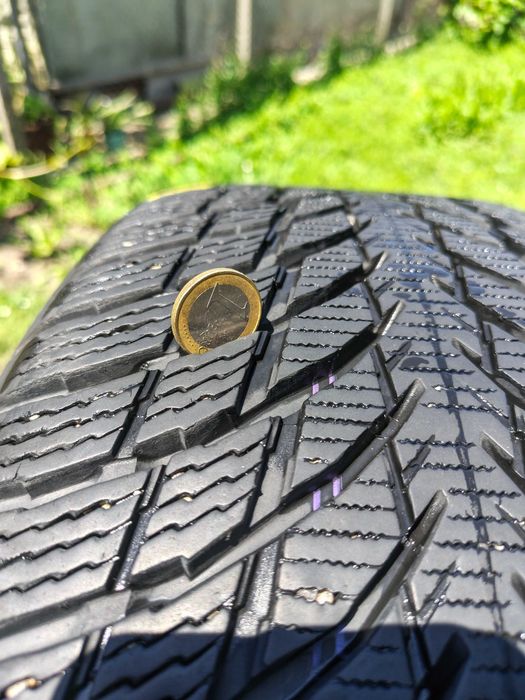 Гуми  235/45/18 4бр. Nokian